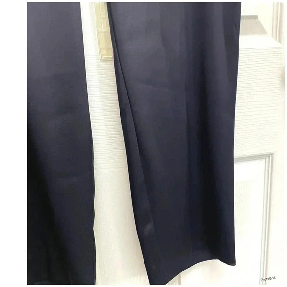 St. John Caviar I 10 - Picture 8 of 10